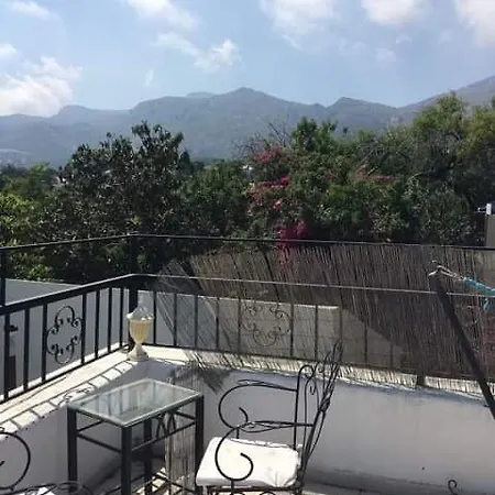 Vilă Ladera *
