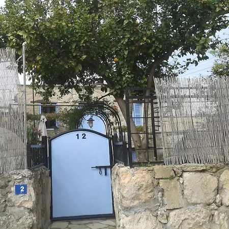 Vilă Ladera *